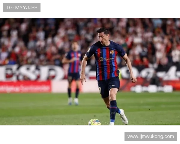 C罗 vs 莱万:巅峰稳定性与持续输出差距在哪 C罗 vs 莱万:巅峰稳定性与持续输出差距在哪