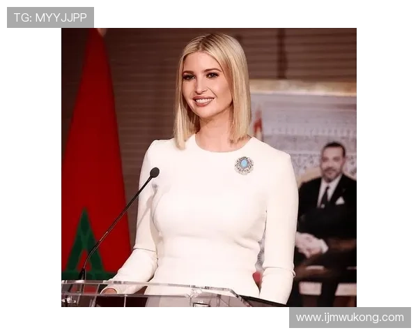 史梦瑶这日常和T台一比，简直判若两人，谁想到超模也会这样随便躺？