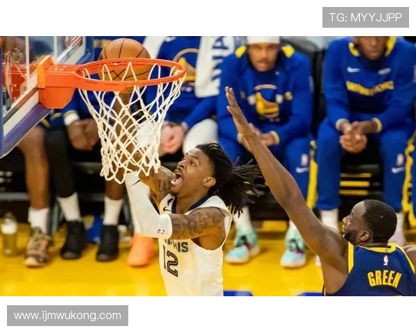 莫兰特夜店蹦迪到凌晨，第二天训练迟到还穿拖鞋？