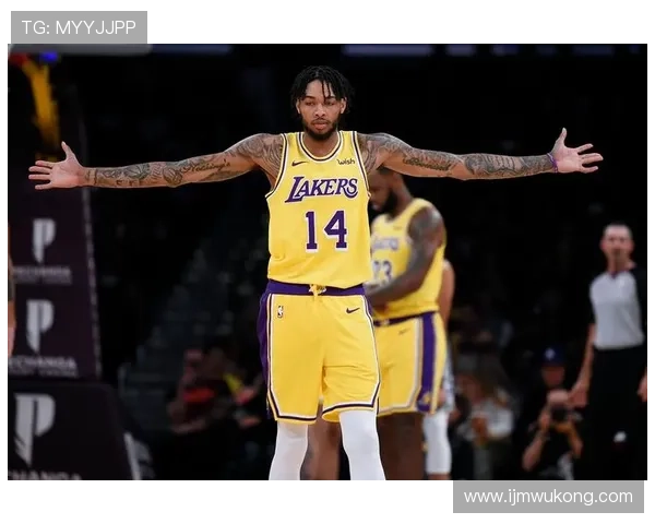 布兰登·英格拉姆利用中距离投篮拉开进攻空间提升球队效率